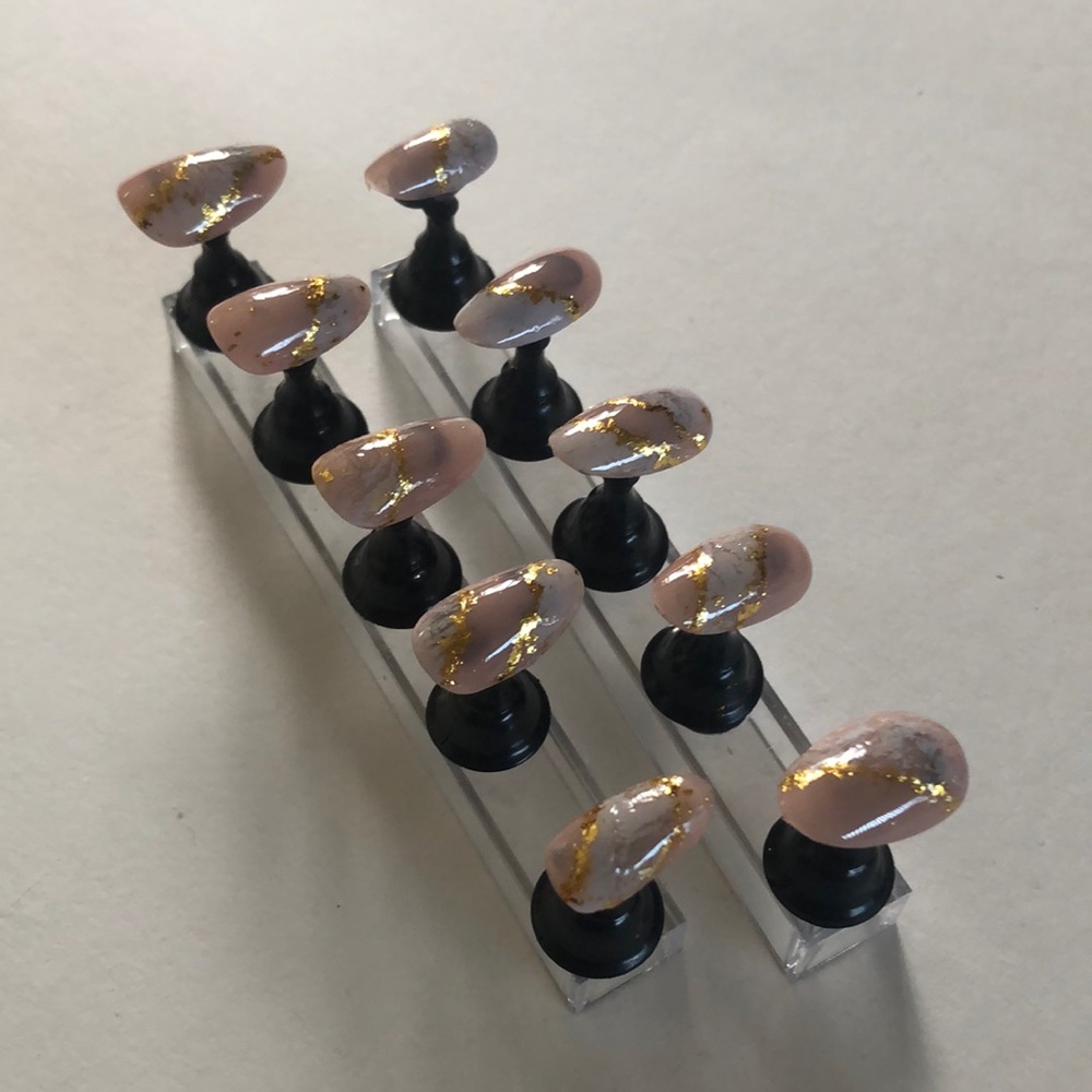 1 Set of Press-On Nails